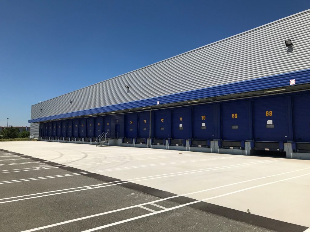 Round Hill Capital makes first investment in France with the acquisition of five logistics warehouses