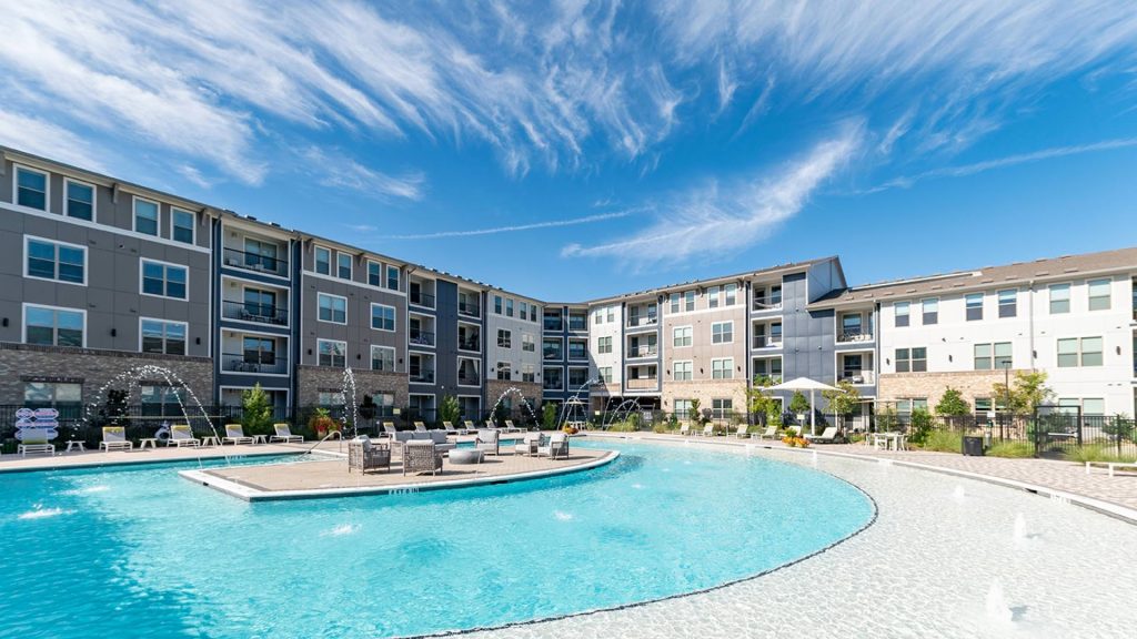 Round Hill Capital acquires 445-unit apartment community in Dallas Texas